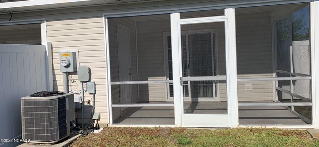 Building Photo - Wonderful 2 Bedroom Town Home-101 Glen Can...