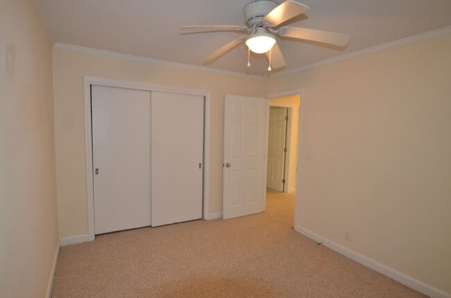 Building Photo - Three Bedroom Home Near UNC