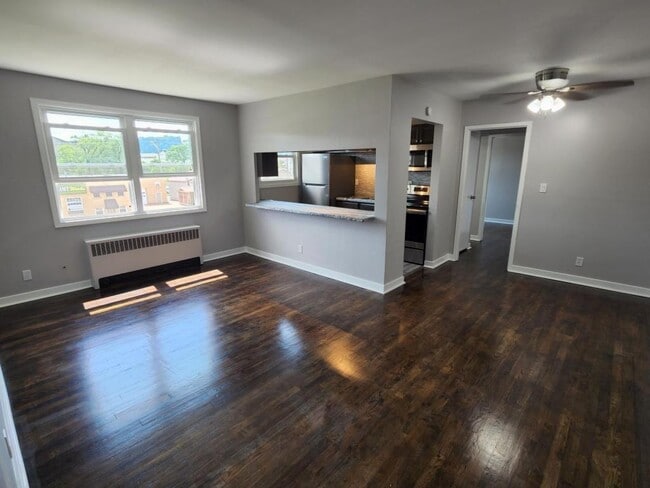 Building Photo - 1059 Midland Ave