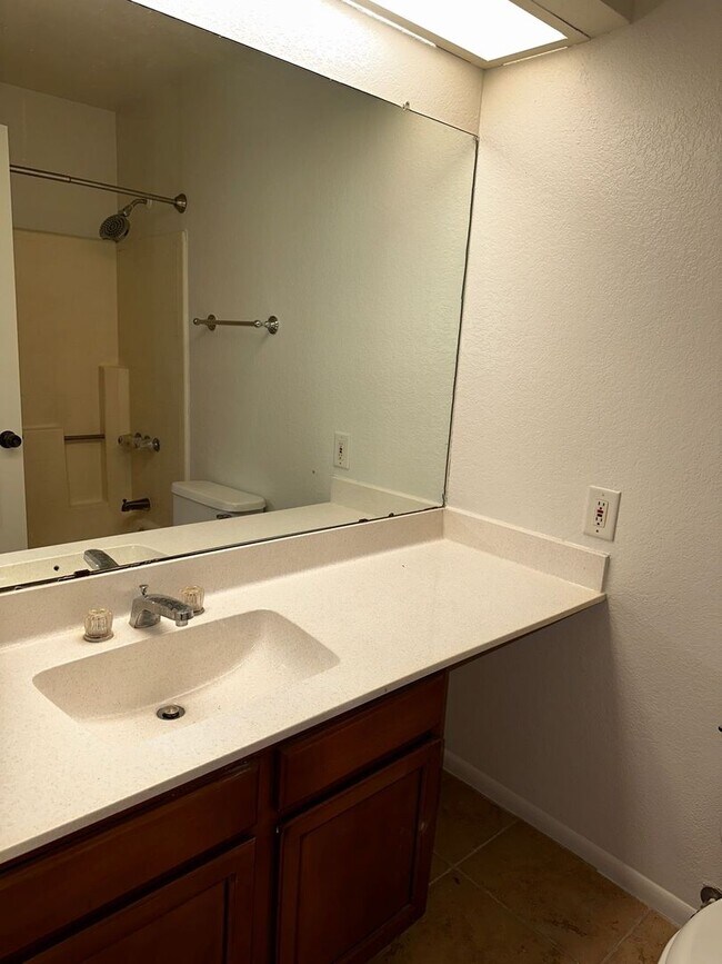 Building Photo - 700 E Mesquite Cir