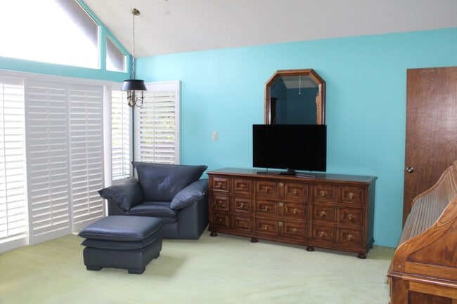 Building Photo - Unique Bakersfield Home for Rent Bakersfiled Country Club