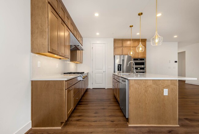 Building Photo - Newer Construction in Avenwood | 5BR Home Near Sammamish Commons