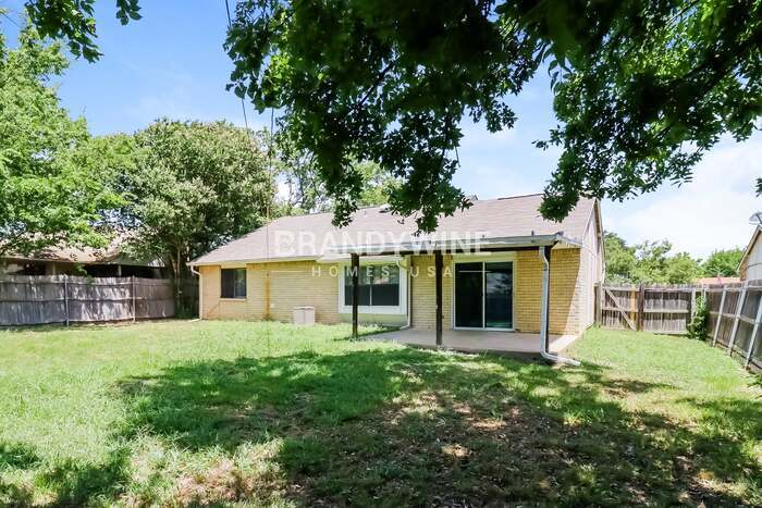 Building Photo - 802 Edgemont Dr