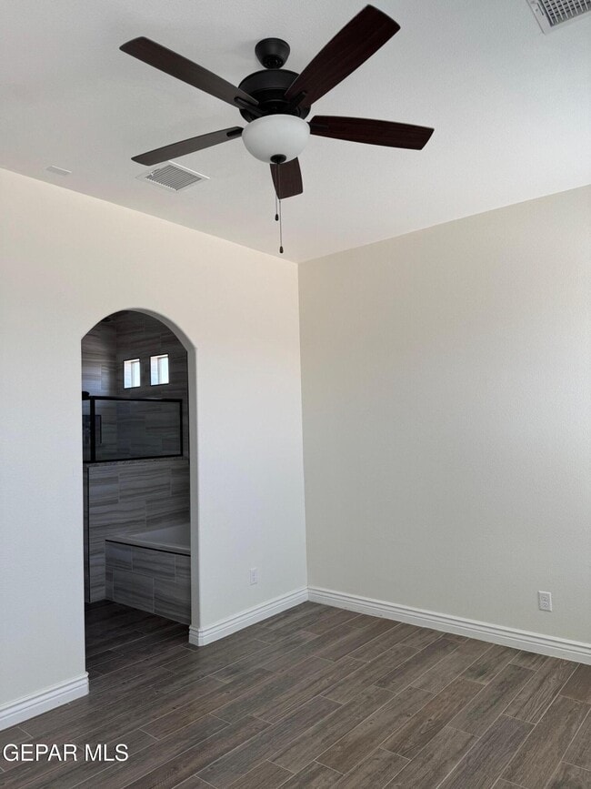 Building Photo - 229 Farnborough St