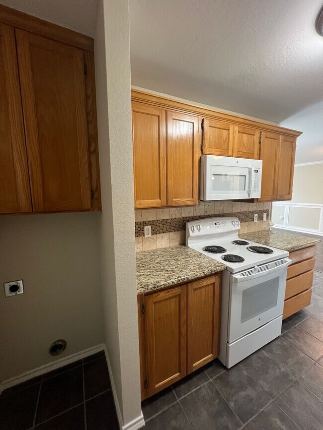 Building Photo - 970 Austin Ct