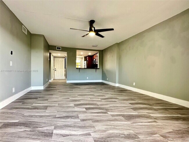 Building Photo - 6575 W Oakland Park Blvd