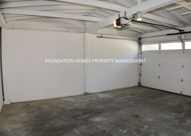 Building Photo - Dreamy Sleepy Hollow Single Story Mid-Cent...