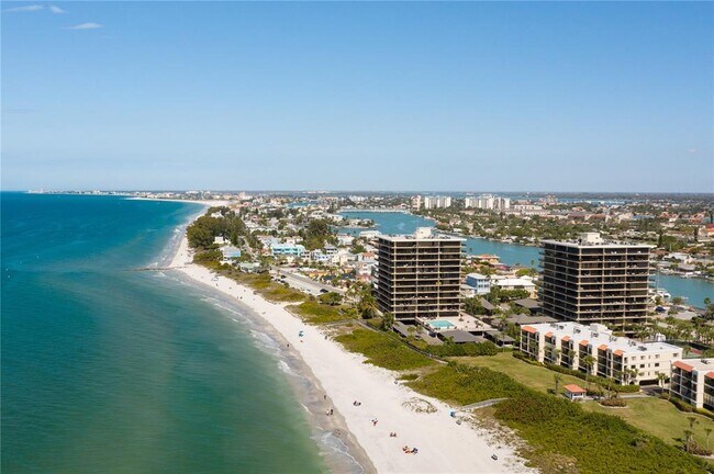 Building Photo - 7650 Bayshore Dr