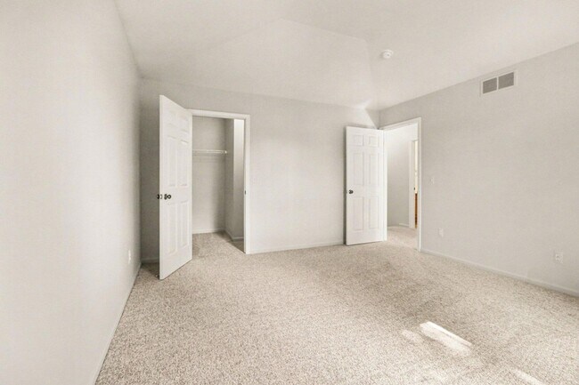 Building Photo - 125 Commons Cir