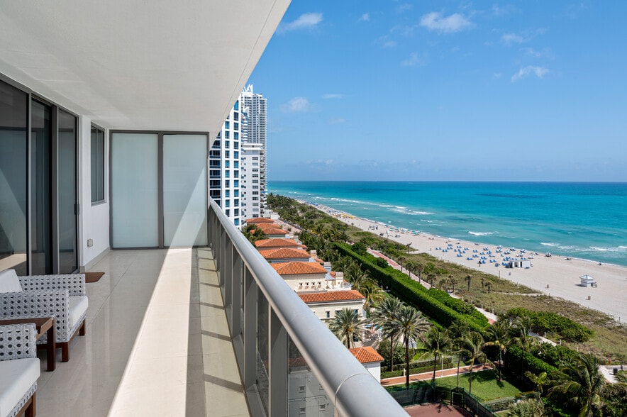 Building Photo - 5875 Collins Ave