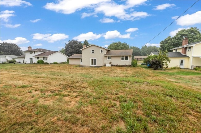Building Photo - 75 Old Meadow Dr