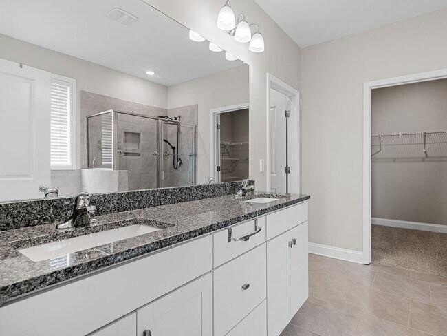 Building Photo - Beautiful 4 BR, 3.5 BA, 2 Car Garage Home ...