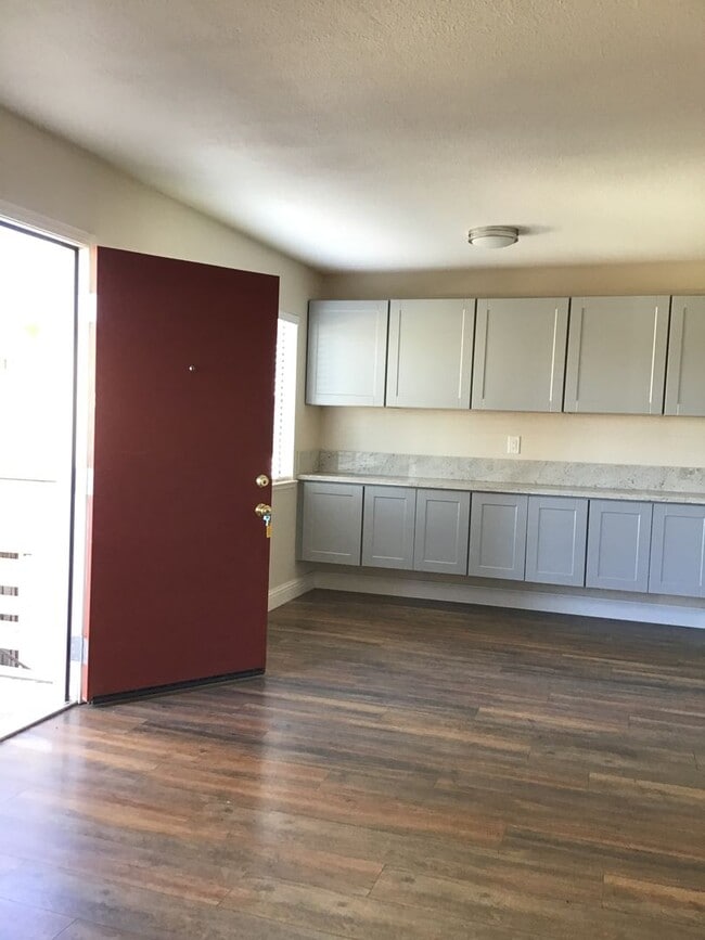 Building Photo - Condo Available Now