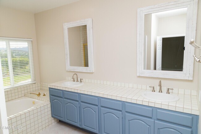 Building Photo - 3154 Provence Pl