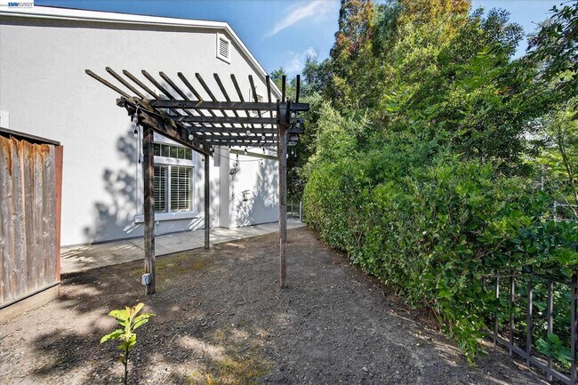 Building Photo - 133 Sundance Pl