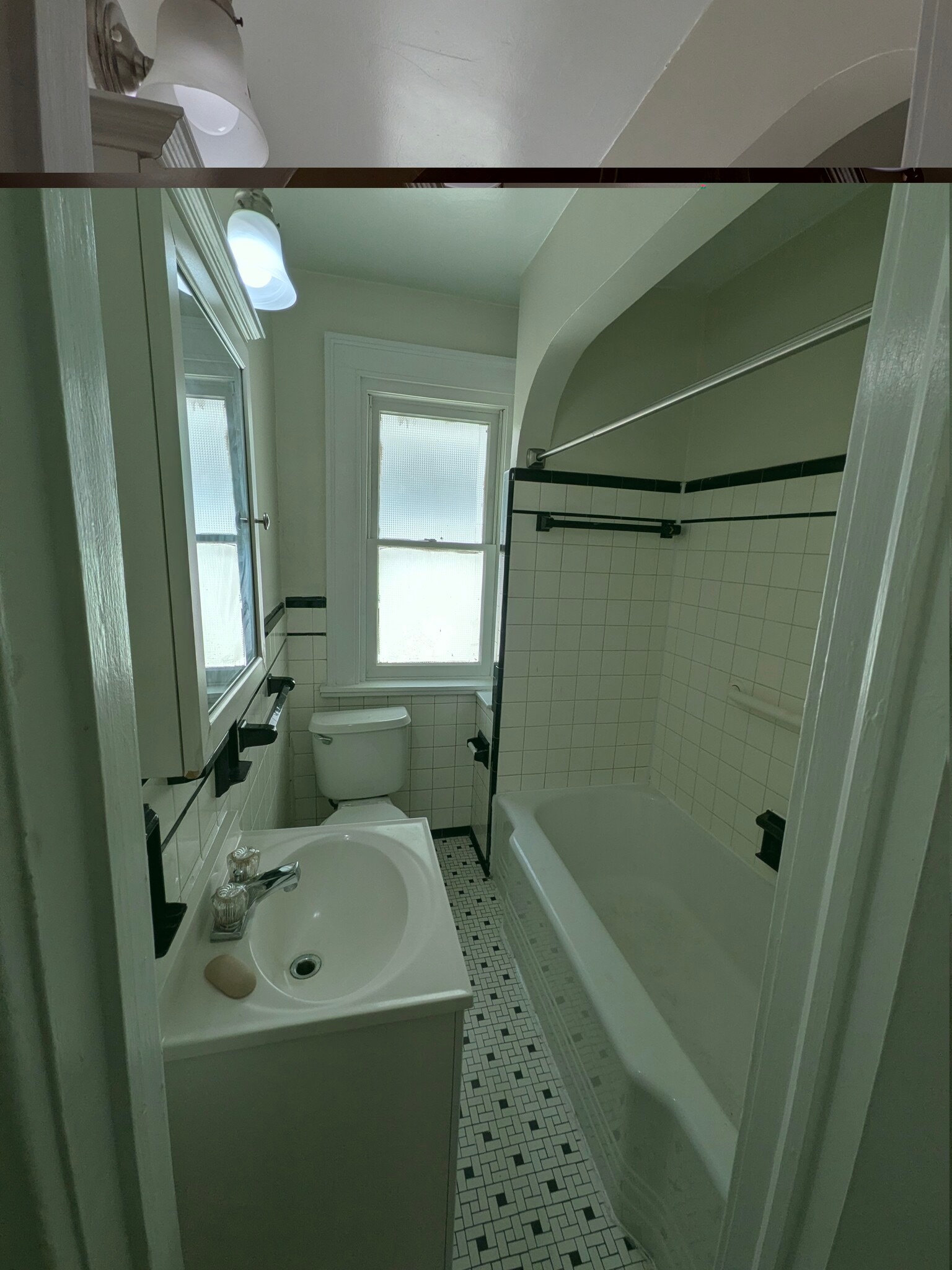 Building Photo - 608 Elmwood Ave