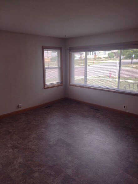 Building Photo - 403 Grove St