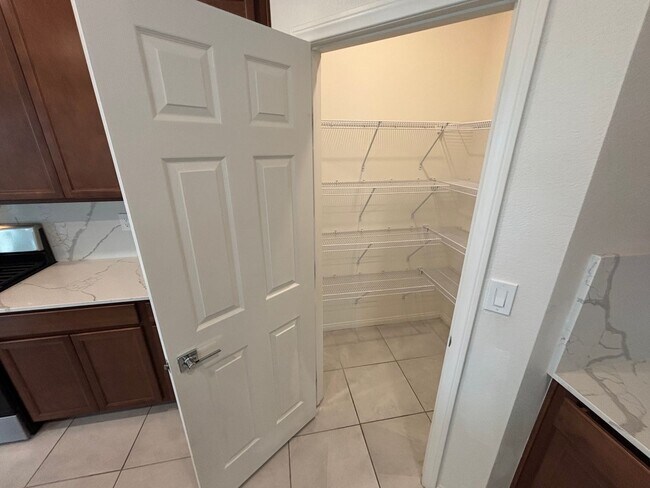 Building Photo - Beautiful 5-Bedroom, 4.5-Bath Home with St...