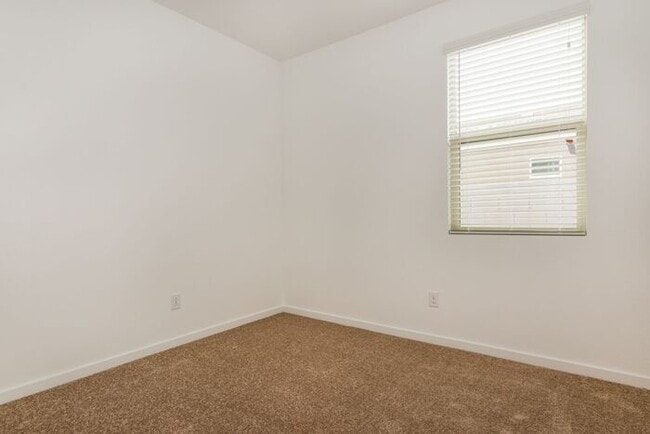 Building Photo - Comfortable living in a quiet neighborhood