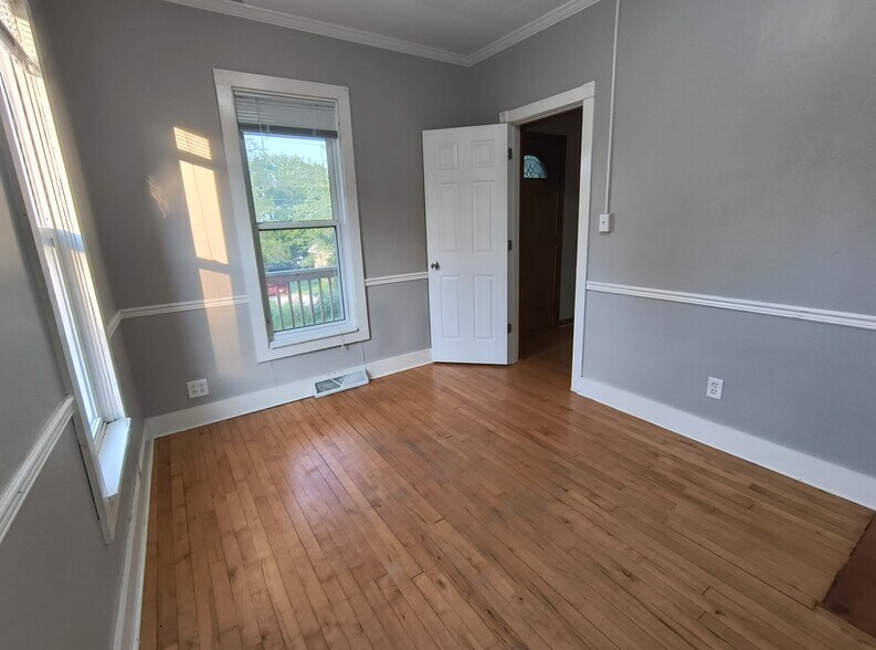 Building Photo - 2332 3rd St