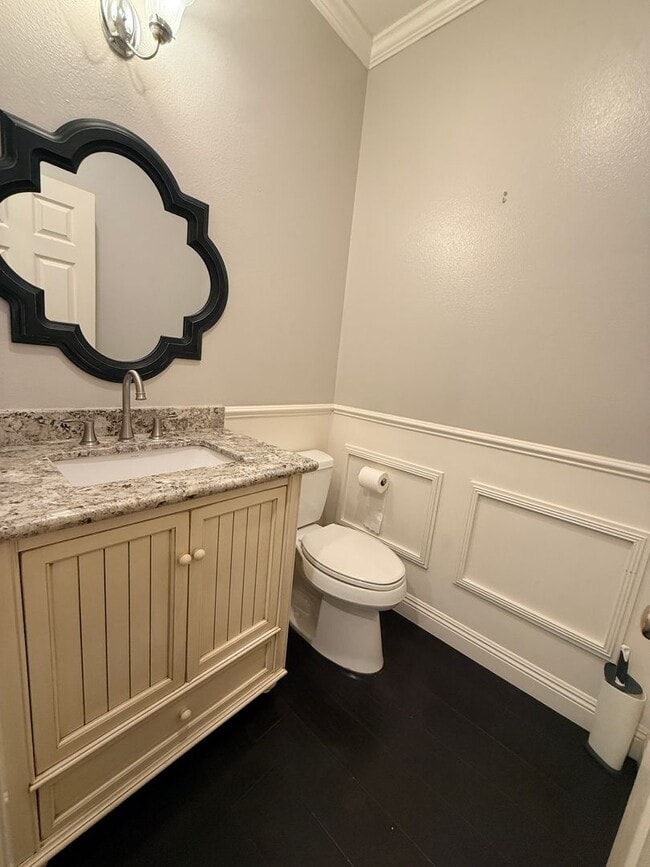 Building Photo - Beautiful 4 Bedroom, 2.5 Bathroom Home in West Irvine Pointe Community