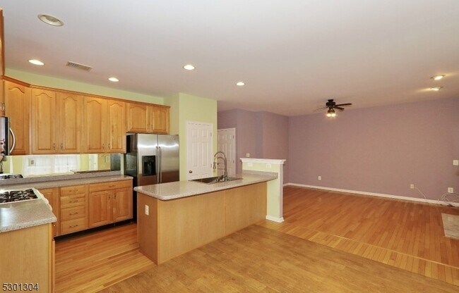 Building Photo - 67 Patriot Hill Dr