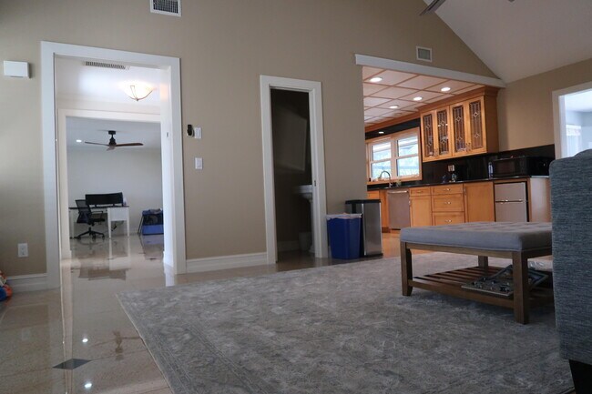 Building Photo - 1087 NE Quinn Pl