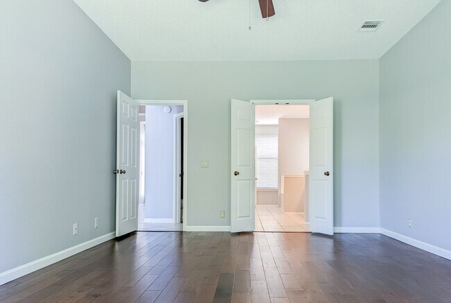 Building Photo - Stylish 4-Bed, 3.5-Bath Rental with Great ...