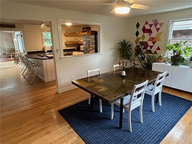 Building Photo - 52 Lawn Ave