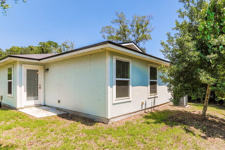 Building Photo - 8218 Highfield Ave