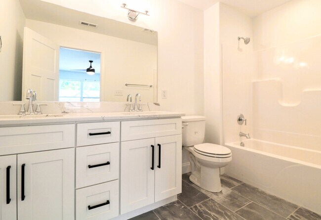 Building Photo - 101 Independence Ln