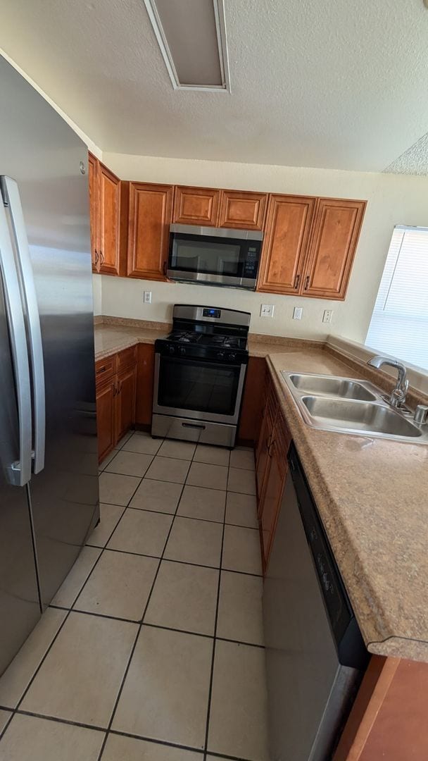 Building Photo - ABSOLUTELY BEAUTIFUL 3 BEDROOM 2 1/2 BATH