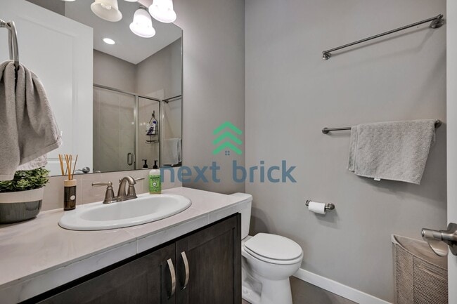 Building Photo - Discover Spacious Comfort: Stunning 5-Bedroom Home with 3.5 Baths in Snoqualmie!