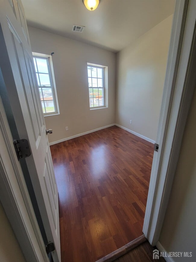 Building Photo - 816 Amboy Ave