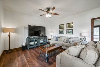 Building Photo - 473 Cuscowilla Dr