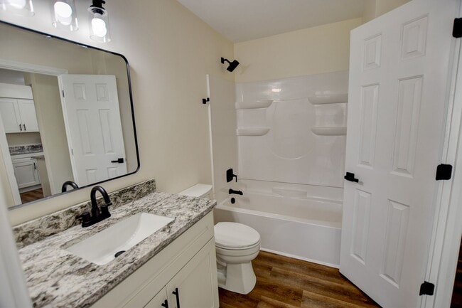 Building Photo - 3900 Raintree Ct