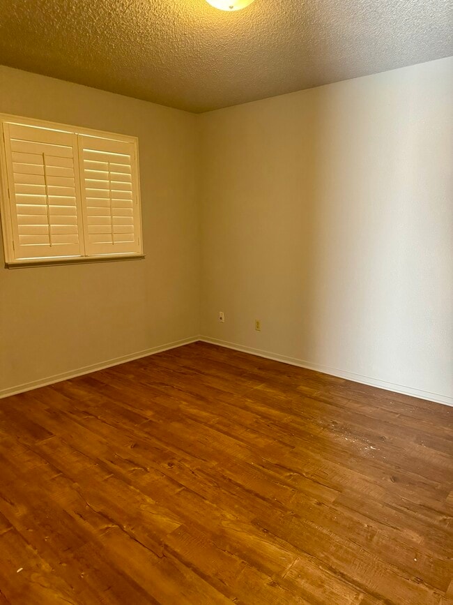 Building Photo - 3650 W Beechwood Ave