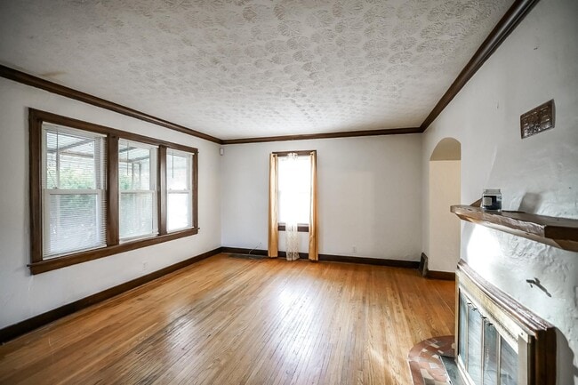 Building Photo - 409 E Melbourne Ave