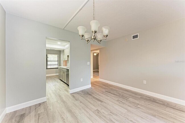Building Photo - 515 30th Ave W