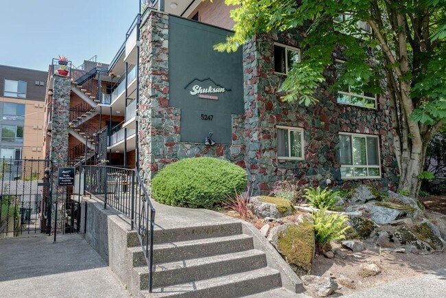 Building Photo - The Shuksan Apartments