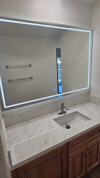 Building Photo - 647 Ocean View Dr