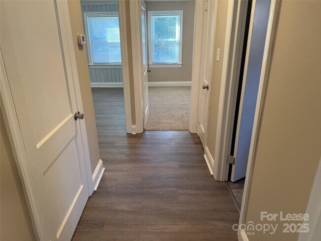 Building Photo - 213 Magnolia St