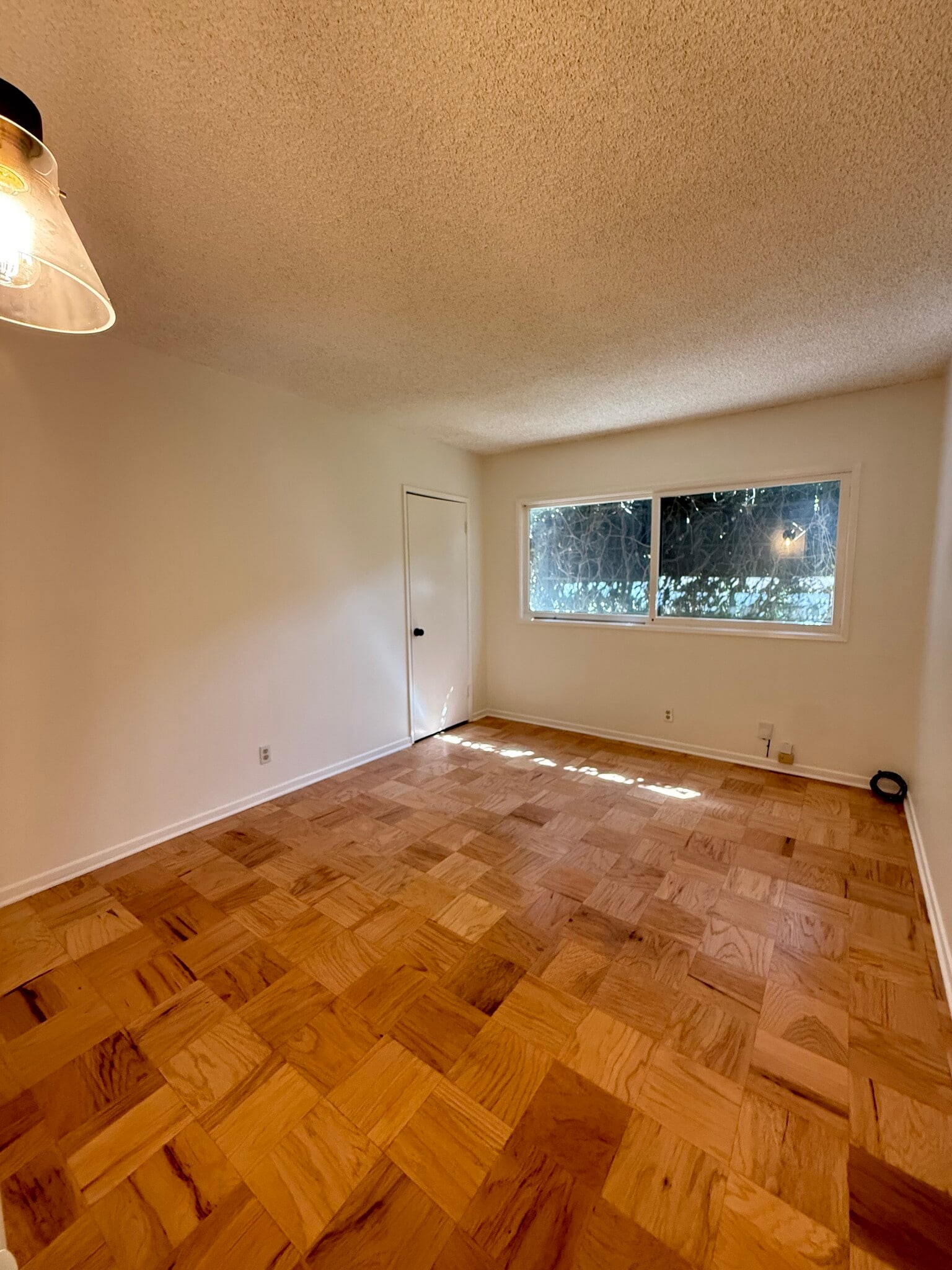 Building Photo - 1220 Crest Vista Dr