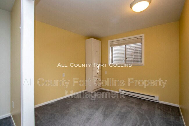 Building Photo - 2730 Hanover Dr