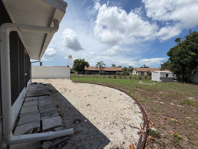 Building Photo - Charming 2-Bedroom, 2-Bath Duplex in a Quiet Englewood Cul-de-Sac
