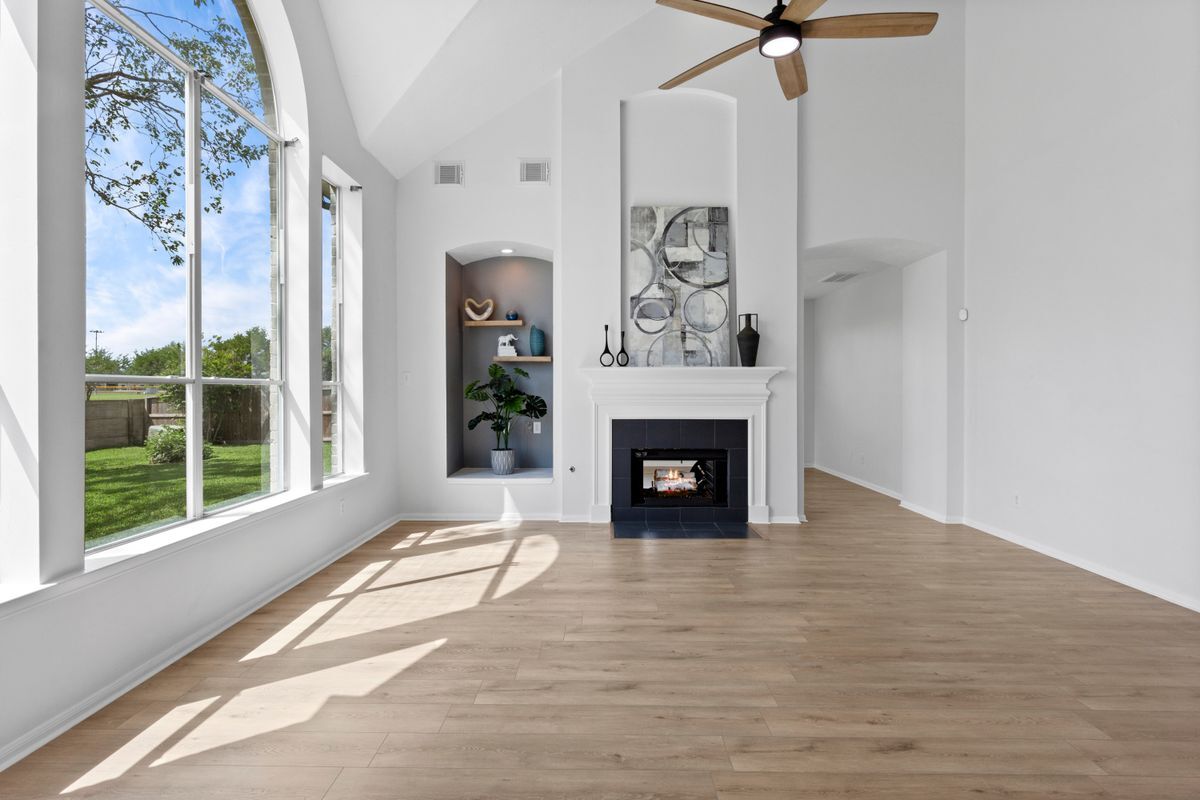 Building Photo - 2855 Everett Dr