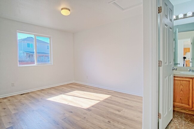 Building Photo - 1241 Saker Ct