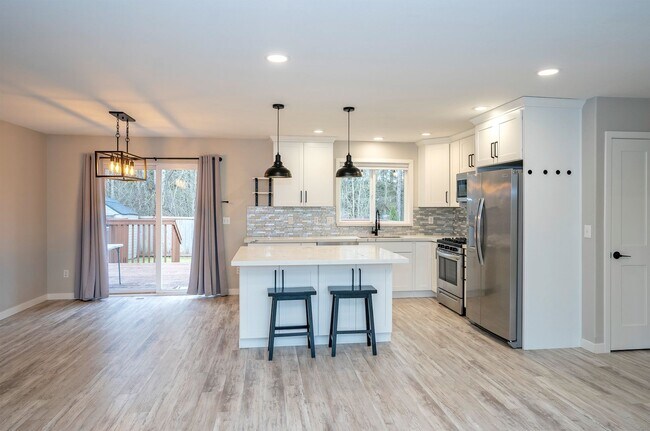 Building Photo - Spacious 3-Bedroom Home with Deck & Fenced Yard