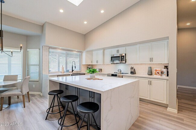 Building Photo - Beautiful full furnished home in desirable North Scottsdale