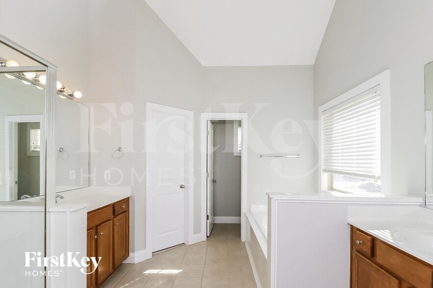 Building Photo - 52 Sweetwater Bridge Cir